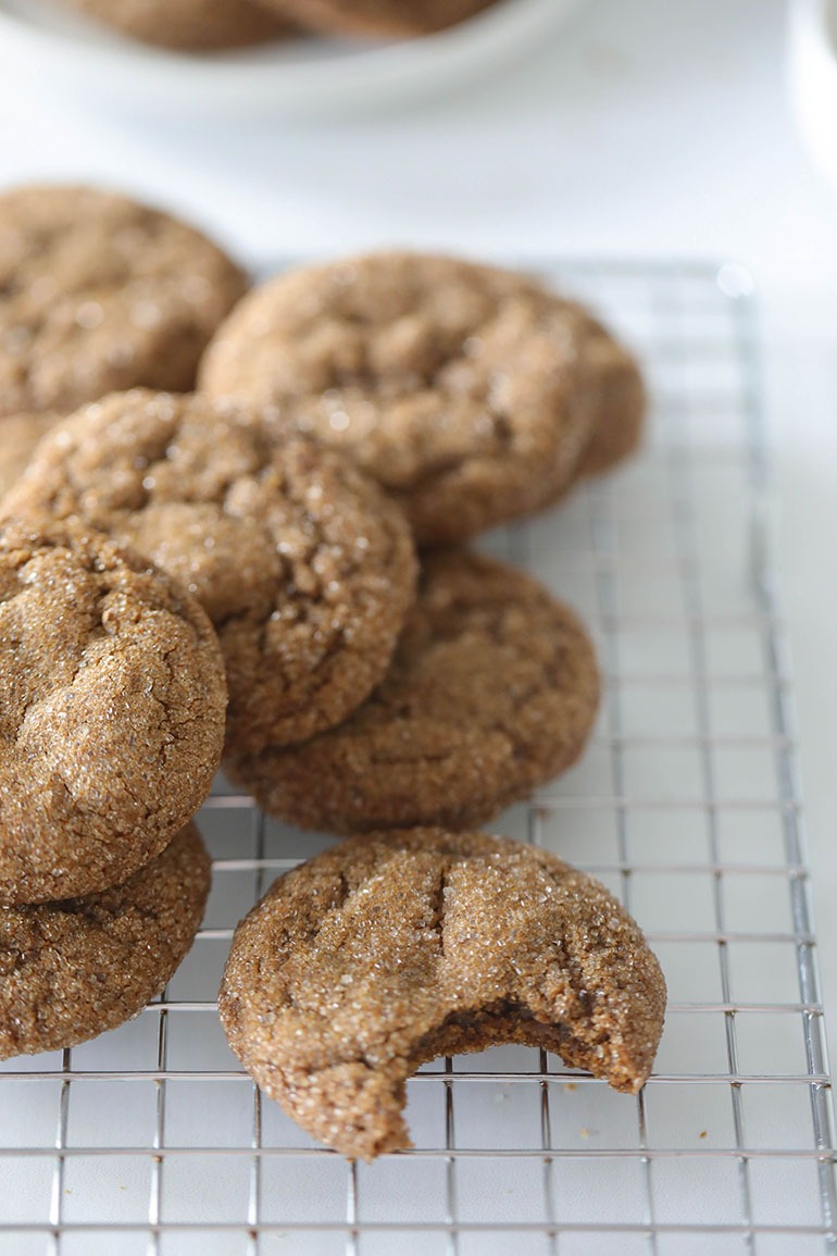 Easy Vegan Ginger Molasses Cookies (Soft+Chewy)
