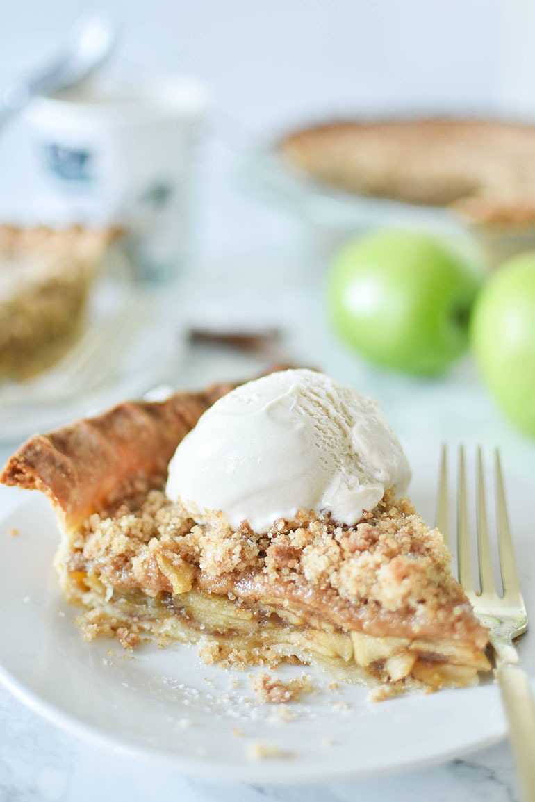 Easy Vegan Crumble Apple Pie | ICanYouCanVegan