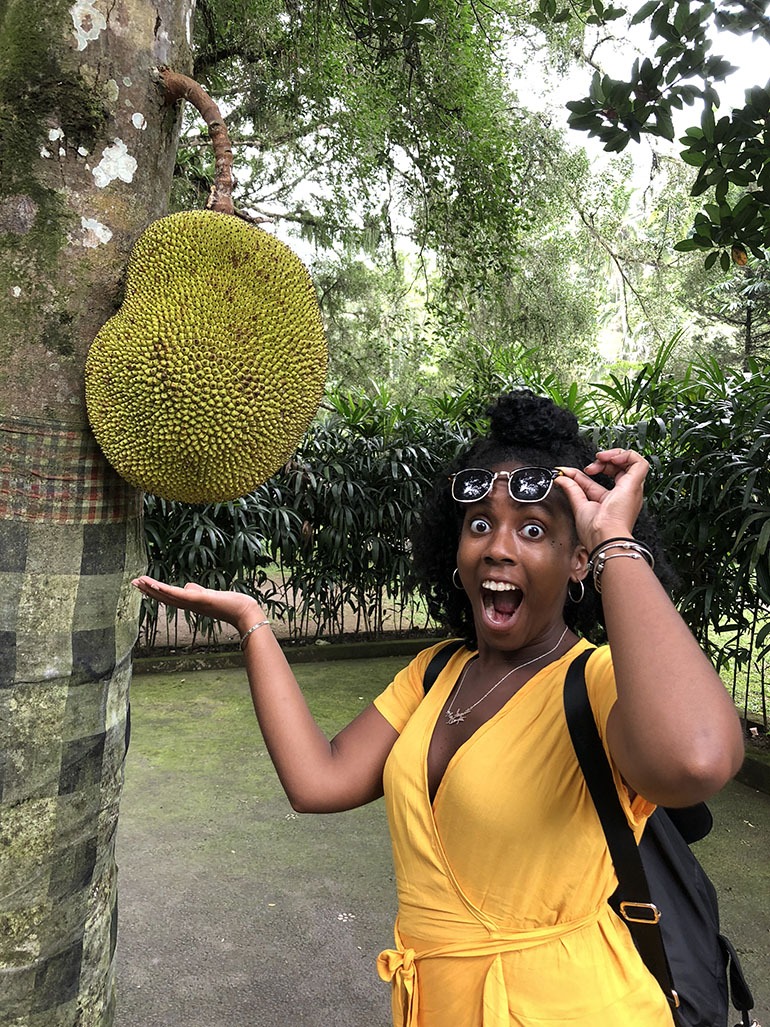 Desirée standing with a jackfruit tree