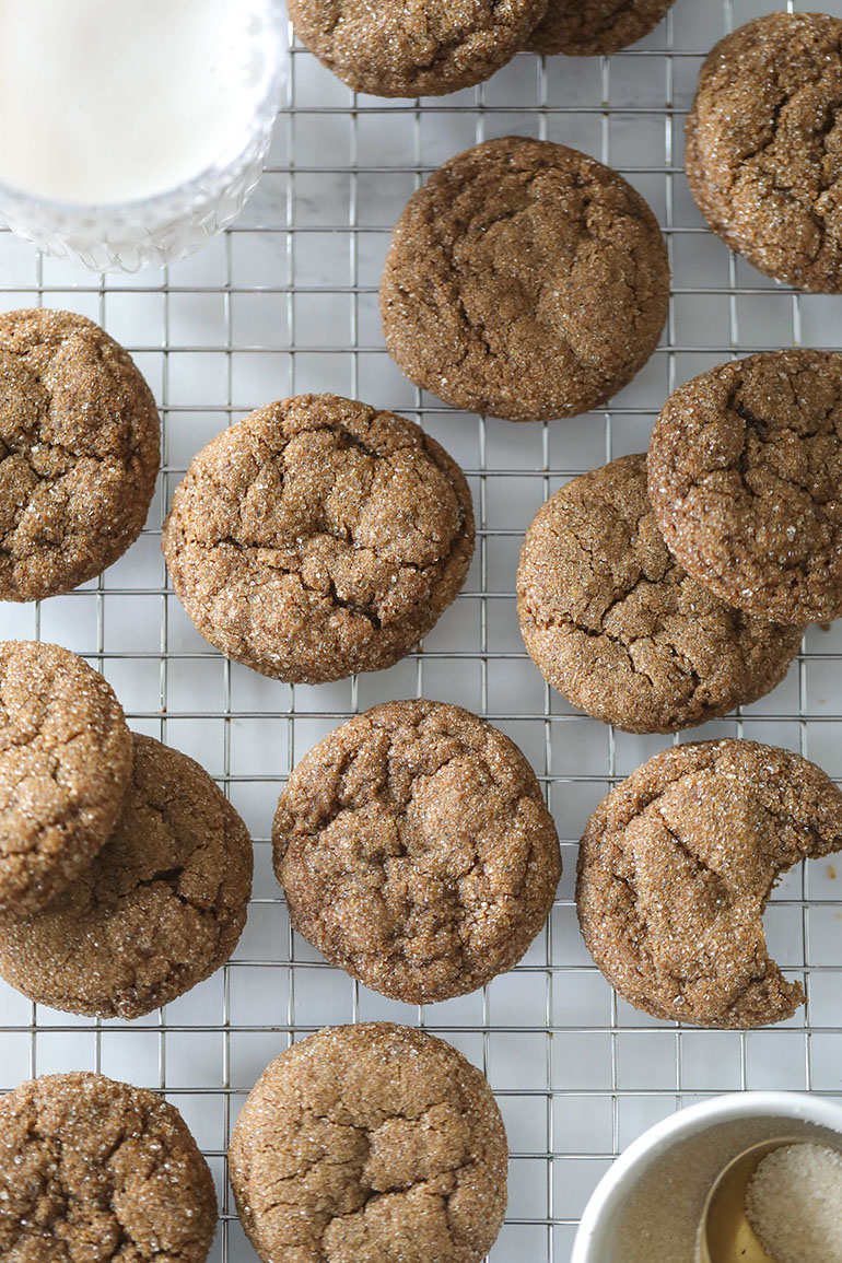 Easy Vegan Ginger Molasses Cookies (Soft+Chewy)