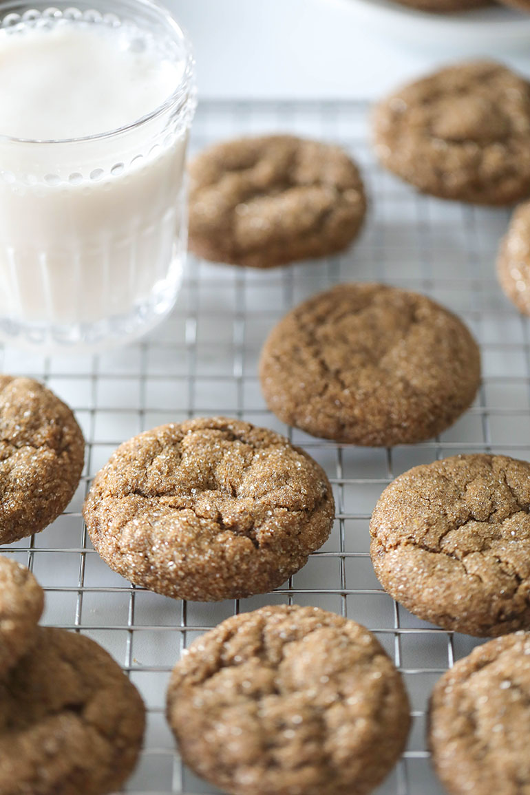 Easy Vegan Ginger Molasses Cookies (Soft+Chewy)